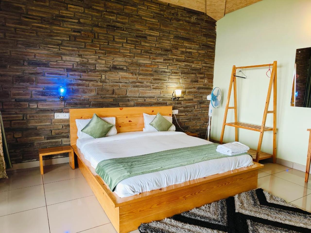 Rudra Retreat Hotel Hawalbagh Ruang foto