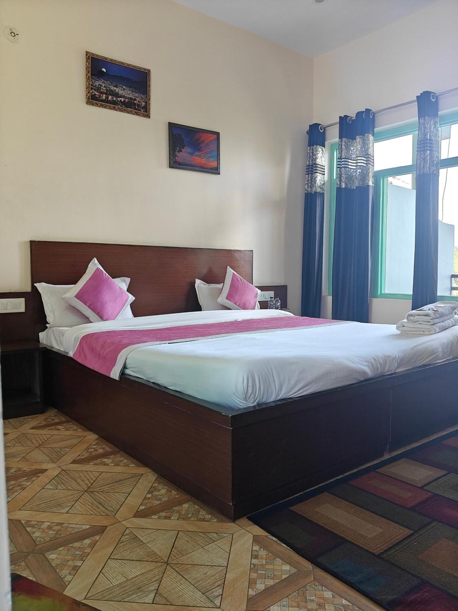 Rudra Retreat Hotel Hawalbagh Ruang foto